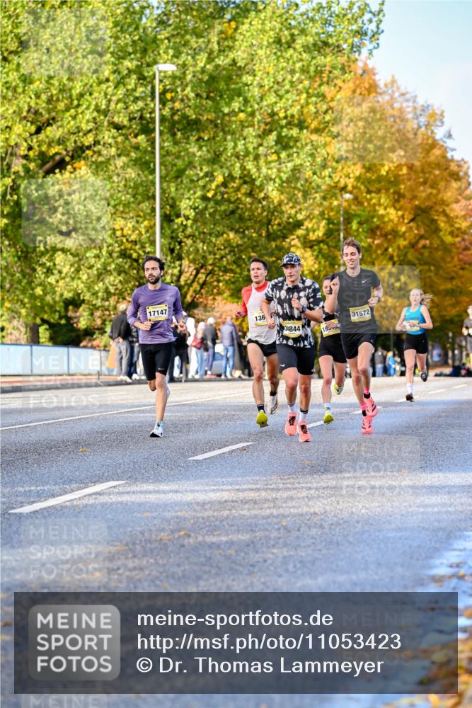 25.10.2026 - hella hamburg halbmarathon Dr. Thomas Lammeyer http://msf.ph/oto/11053423 25.10.2026 10:15:50 Kennedybrücke 17147, 136, 31572, 34844, 195 meine-sportfotos.de