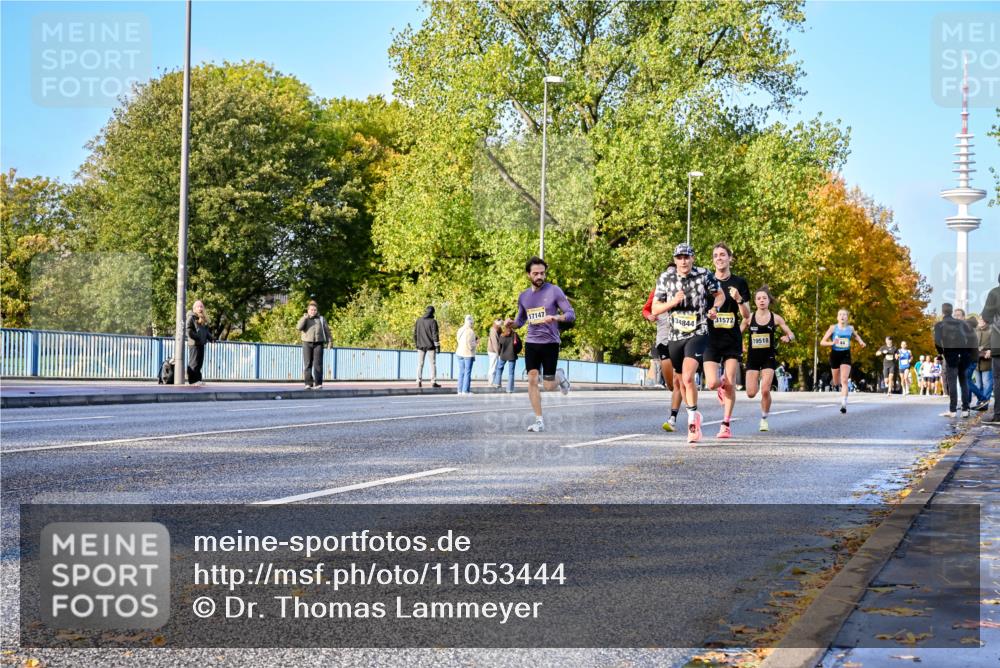 25.10.2026 - hella hamburg halbmarathon Dr. Thomas Lammeyer http://msf.ph/oto/11053444 25.10.2026 10:15:52 Kennedybrücke 17147, 34844, 31572, 19518 meine-sportfotos.de
