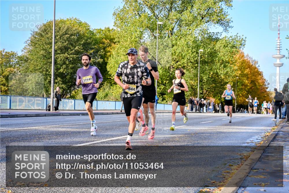25.10.2026 - hella hamburg halbmarathon Dr. Thomas Lammeyer http://msf.ph/oto/11053464 25.10.2026 10:15:54 Kennedybrücke 17147, 844, 195 meine-sportfotos.de