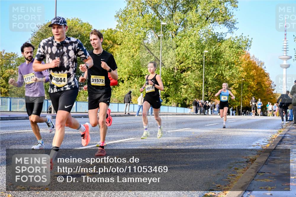 25.10.2026 - hella hamburg halbmarathon Dr. Thomas Lammeyer http://msf.ph/oto/11053469 25.10.2026 10:15:55 Kennedybrücke 17147, 34844, 31572, 19518, 44 meine-sportfotos.de