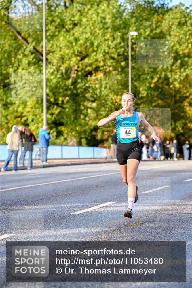 25.10.2026 - hella hamburg halbmarathon Dr. Thomas Lammeyer http://msf.ph/oto/11053480 25.10.2026 10:15:55 Kennedybrücke 44 meine-sportfotos.de
