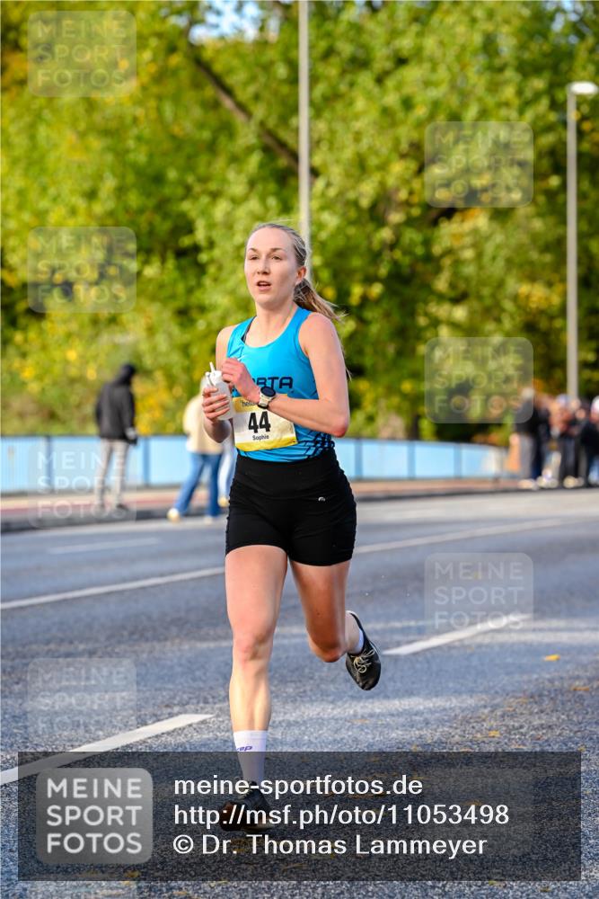 25.10.2026 - hella hamburg halbmarathon Dr. Thomas Lammeyer http://msf.ph/oto/11053498 25.10.2026 10:15:56 Kennedybrücke 44 meine-sportfotos.de