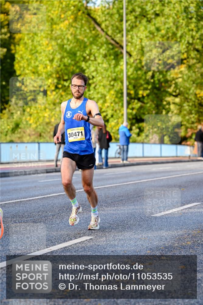 25.10.2026 - hella hamburg halbmarathon Dr. Thomas Lammeyer http://msf.ph/oto/11053535 25.10.2026 10:16:02 Kennedybrücke 30471 meine-sportfotos.de