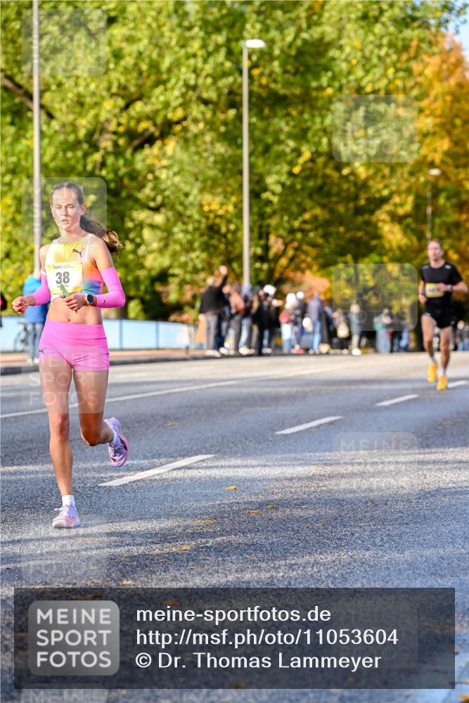 25.10.2026 - hella hamburg halbmarathon Dr. Thomas Lammeyer http://msf.ph/oto/11053604 25.10.2026 10:16:09 Kennedybrücke  meine-sportfotos.de