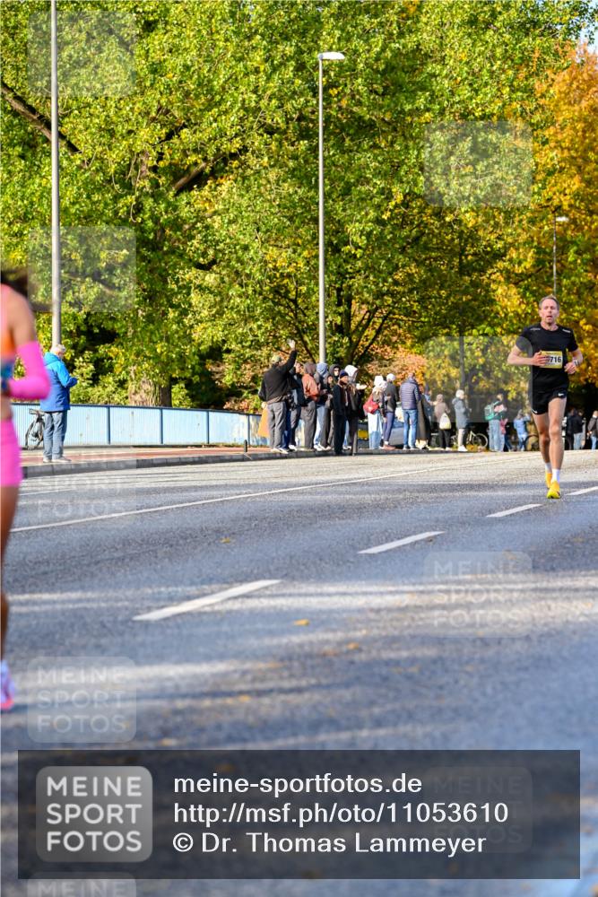 25.10.2026 - hella hamburg halbmarathon Dr. Thomas Lammeyer http://msf.ph/oto/11053610 25.10.2026 10:16:09 Kennedybrücke 716 meine-sportfotos.de