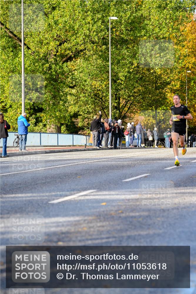 25.10.2026 - hella hamburg halbmarathon Dr. Thomas Lammeyer http://msf.ph/oto/11053618 25.10.2026 10:16:09 Kennedybrücke 337 meine-sportfotos.de