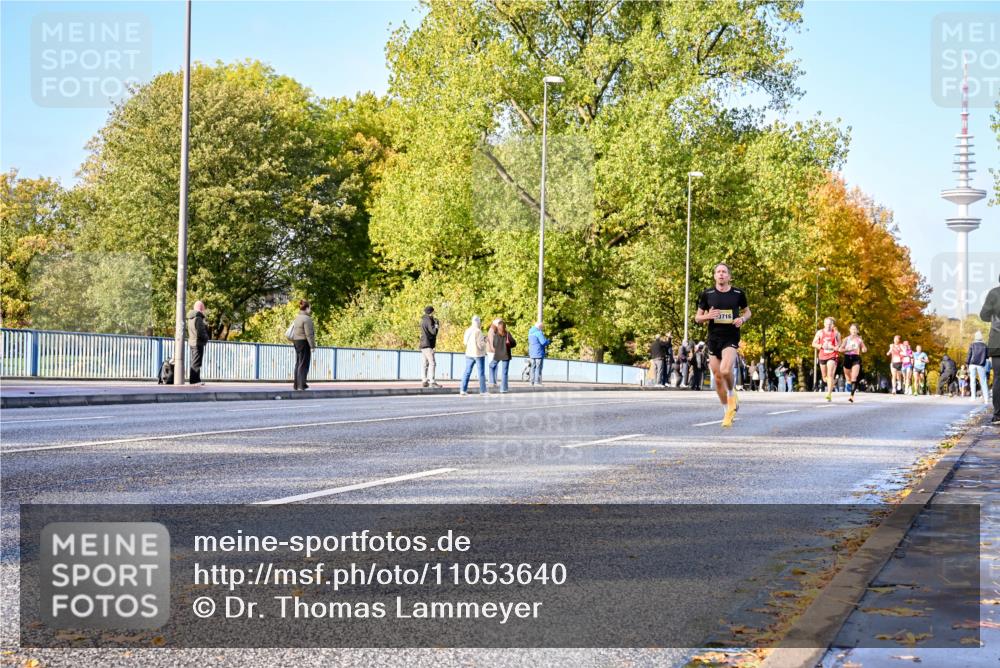 25.10.2026 - hella hamburg halbmarathon Dr. Thomas Lammeyer http://msf.ph/oto/11053640 25.10.2026 10:16:11 Kennedybrücke 3716 meine-sportfotos.de