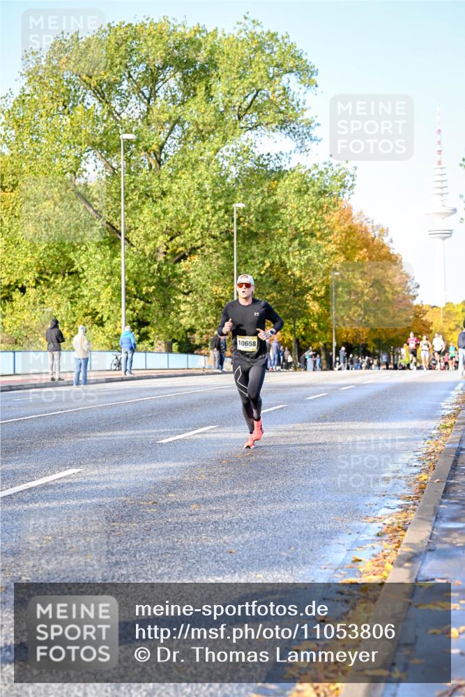 25.10.2026 - hella hamburg halbmarathon Dr. Thomas Lammeyer http://msf.ph/oto/11053806 25.10.2026 10:16:34 Kennedybrücke 10658 meine-sportfotos.de