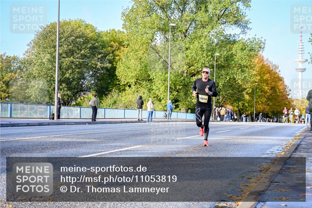 25.10.2026 - hella hamburg halbmarathon Dr. Thomas Lammeyer http://msf.ph/oto/11053819 25.10.2026 10:16:35 Kennedybrücke 10658 meine-sportfotos.de