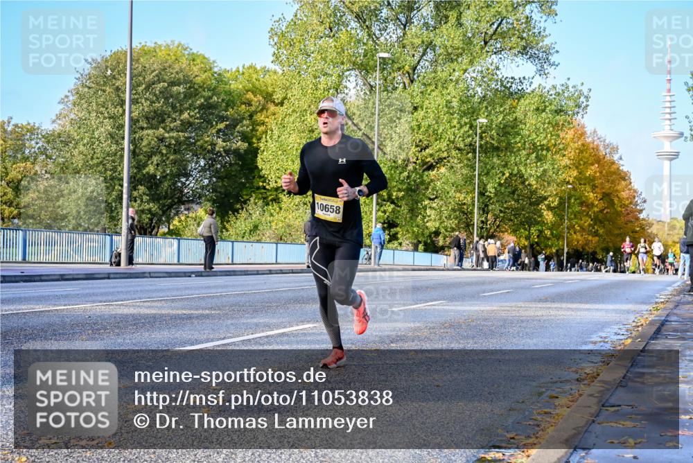 25.10.2026 - hella hamburg halbmarathon Dr. Thomas Lammeyer http://msf.ph/oto/11053838 25.10.2026 10:16:36 Kennedybrücke 10658 meine-sportfotos.de