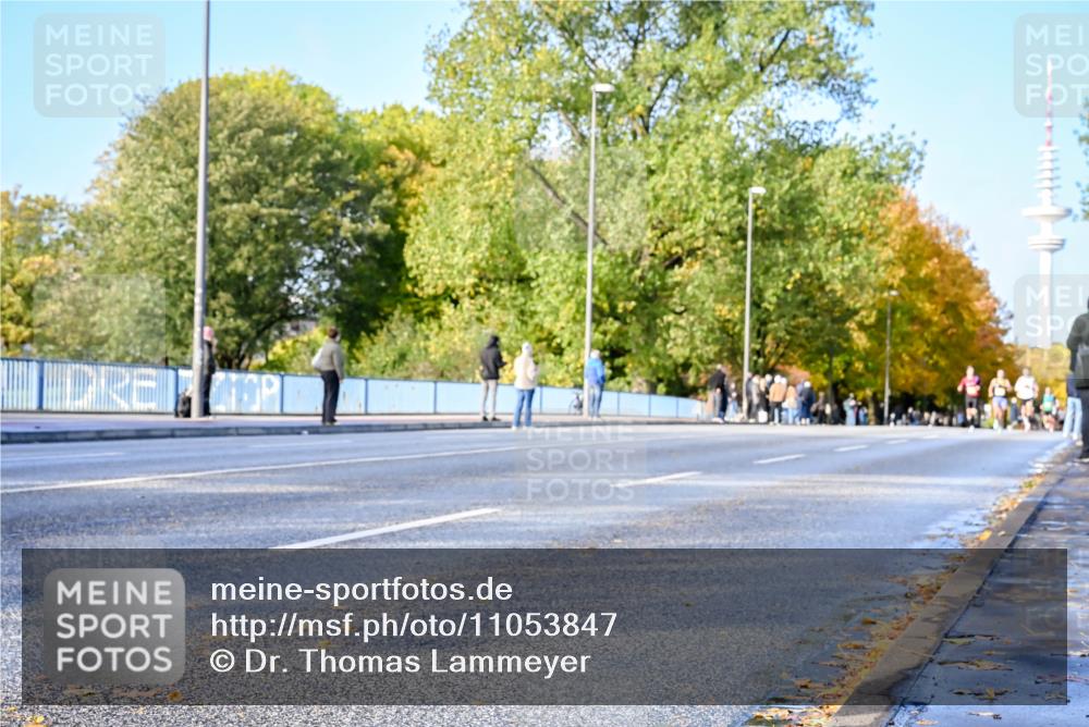 25.10.2026 - hella hamburg halbmarathon Dr. Thomas Lammeyer http://msf.ph/oto/11053847 25.10.2026 10:16:37 Kennedybrücke  meine-sportfotos.de