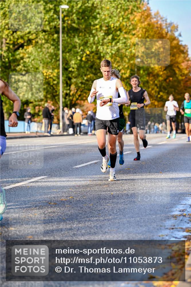 25.10.2026 - hella hamburg halbmarathon Dr. Thomas Lammeyer http://msf.ph/oto/11053873 25.10.2026 10:16:46 Kennedybrücke 5254 meine-sportfotos.de