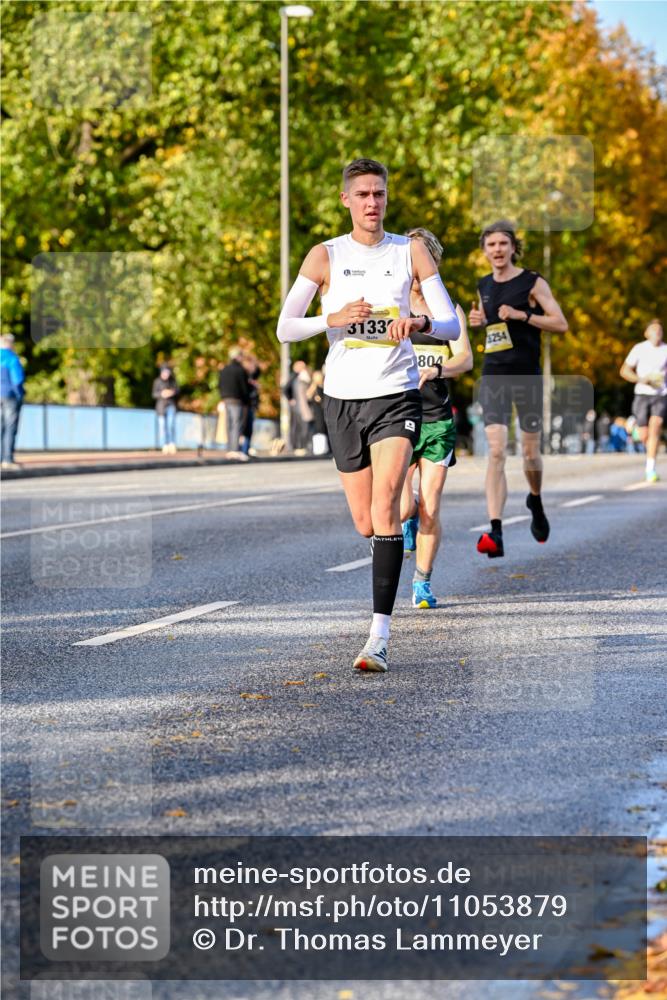 25.10.2026 - hella hamburg halbmarathon Dr. Thomas Lammeyer http://msf.ph/oto/11053879 25.10.2026 10:16:47 Kennedybrücke 3133, 804, 254 meine-sportfotos.de