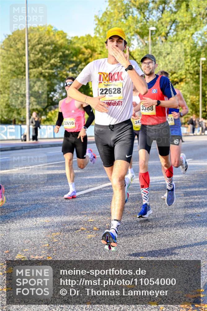 25.10.2026 - hella hamburg halbmarathon Dr. Thomas Lammeyer http://msf.ph/oto/11054000 25.10.2026 10:17:01 Kennedybrücke 33610, 22628, 34, 3588, 14 meine-sportfotos.de