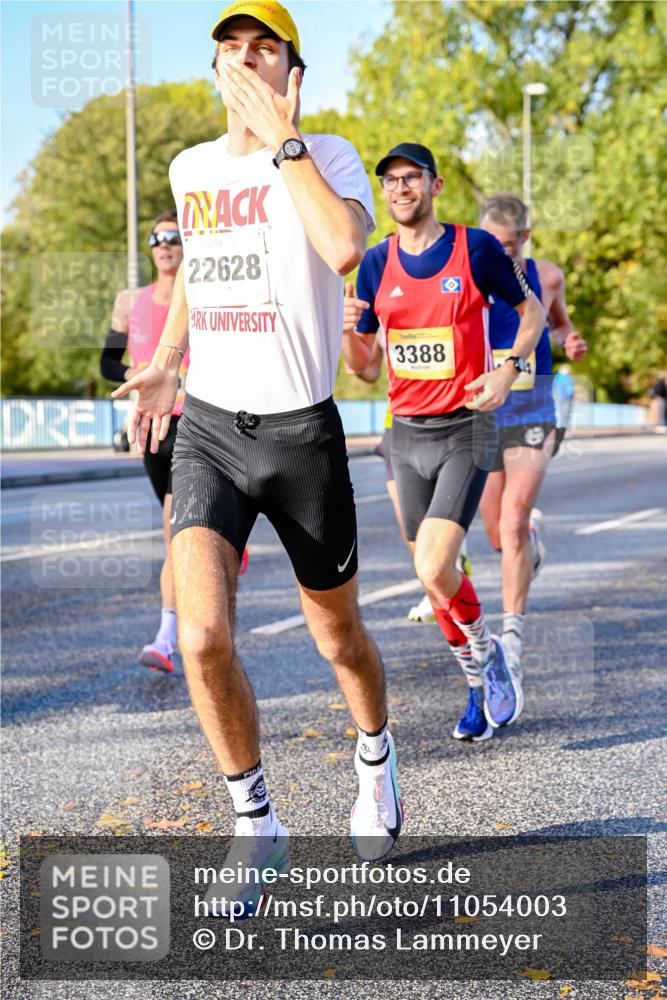 25.10.2026 - hella hamburg halbmarathon Dr. Thomas Lammeyer http://msf.ph/oto/11054003 25.10.2026 10:17:01 Kennedybrücke 22628, 3388 meine-sportfotos.de