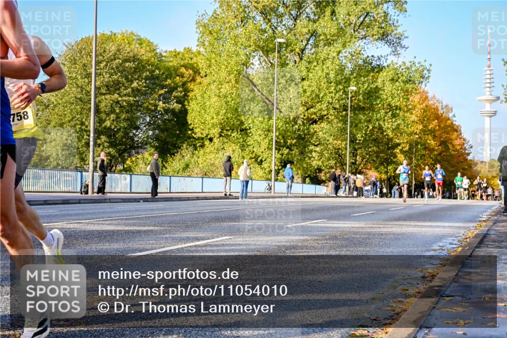 25.10.2026 - hella hamburg halbmarathon Dr. Thomas Lammeyer http://msf.ph/oto/11054010 25.10.2026 10:17:02 Kennedybrücke 758 meine-sportfotos.de