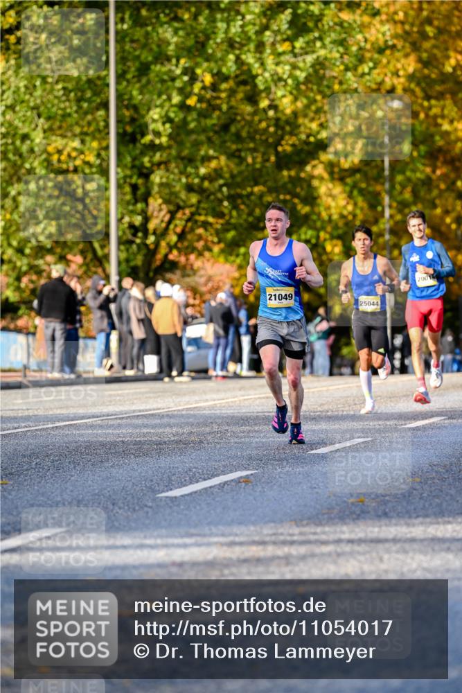 25.10.2026 - hella hamburg halbmarathon Dr. Thomas Lammeyer http://msf.ph/oto/11054017 25.10.2026 10:17:04 Kennedybrücke 21049, 25044, 2001 meine-sportfotos.de