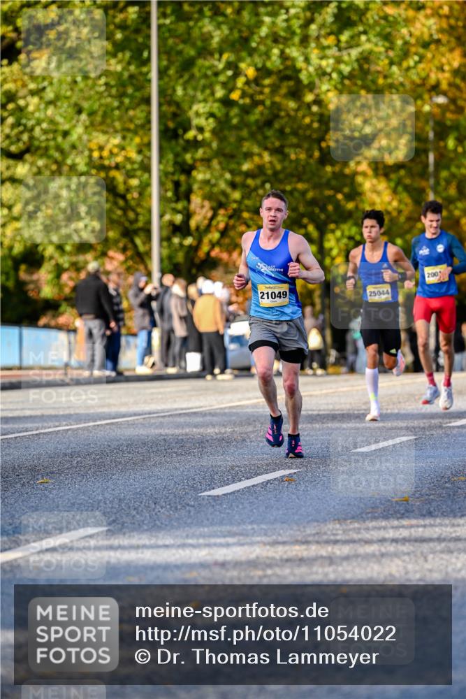 25.10.2026 - hella hamburg halbmarathon Dr. Thomas Lammeyer http://msf.ph/oto/11054022 25.10.2026 10:17:05 Kennedybrücke 21049, 25044, 2001 meine-sportfotos.de