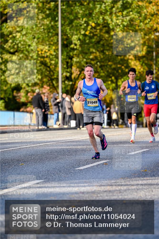 25.10.2026 - hella hamburg halbmarathon Dr. Thomas Lammeyer http://msf.ph/oto/11054024 25.10.2026 10:17:05 Kennedybrücke 21049, 25044, 2001 meine-sportfotos.de