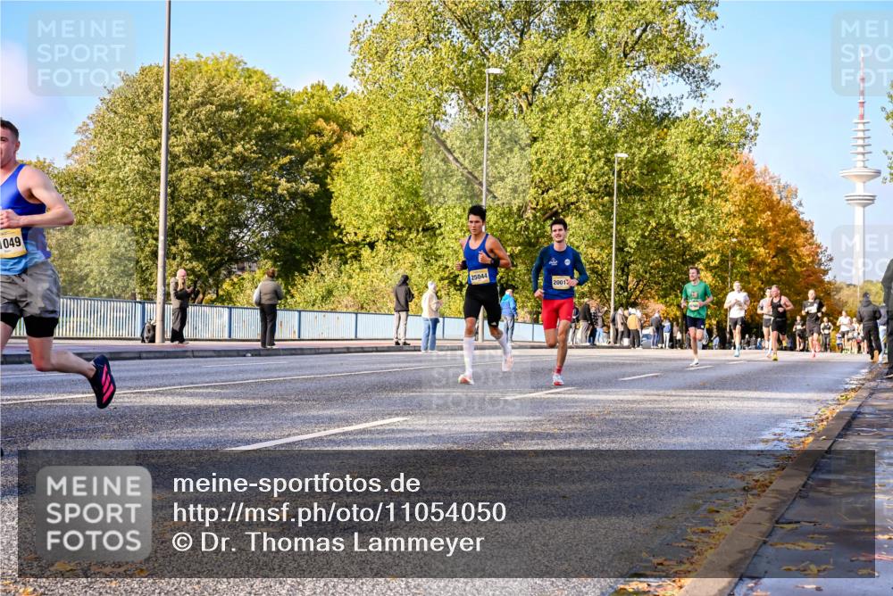 25.10.2026 - hella hamburg halbmarathon Dr. Thomas Lammeyer http://msf.ph/oto/11054050 25.10.2026 10:17:09 Kennedybrücke 049, 25044, 2001 meine-sportfotos.de
