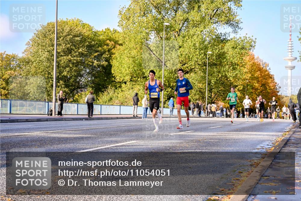 25.10.2026 - hella hamburg halbmarathon Dr. Thomas Lammeyer http://msf.ph/oto/11054051 25.10.2026 10:17:09 Kennedybrücke 25044, 10760 meine-sportfotos.de