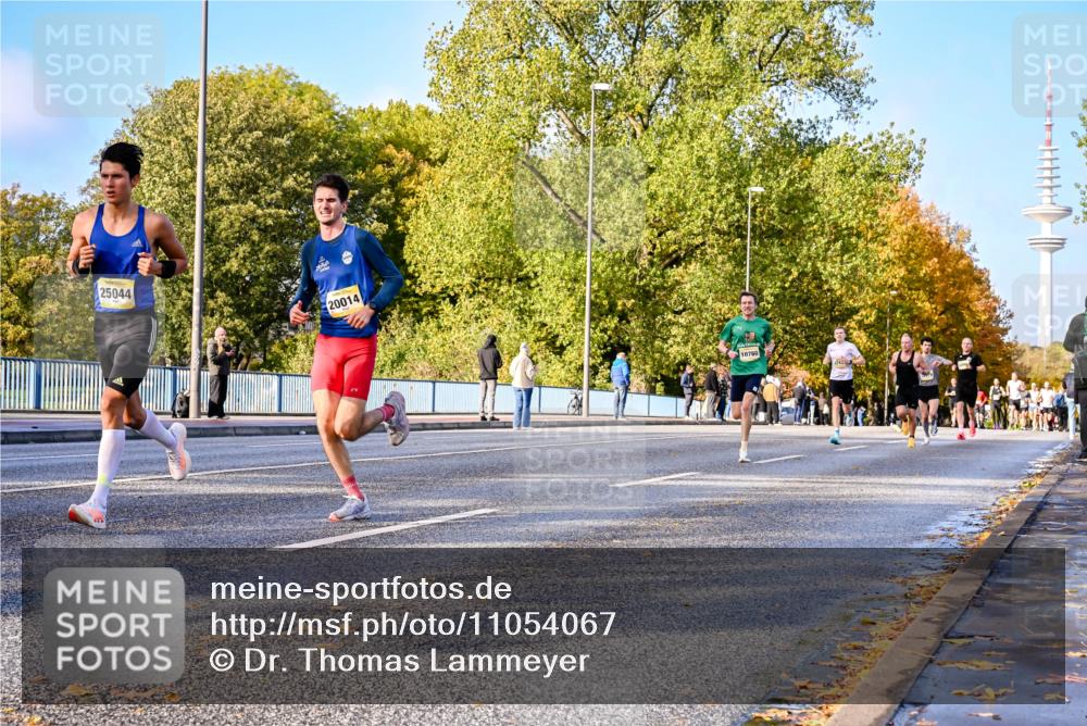 25.10.2026 - hella hamburg halbmarathon Dr. Thomas Lammeyer http://msf.ph/oto/11054067 25.10.2026 10:17:11 Kennedybrücke 25044, 20014, 10760 meine-sportfotos.de