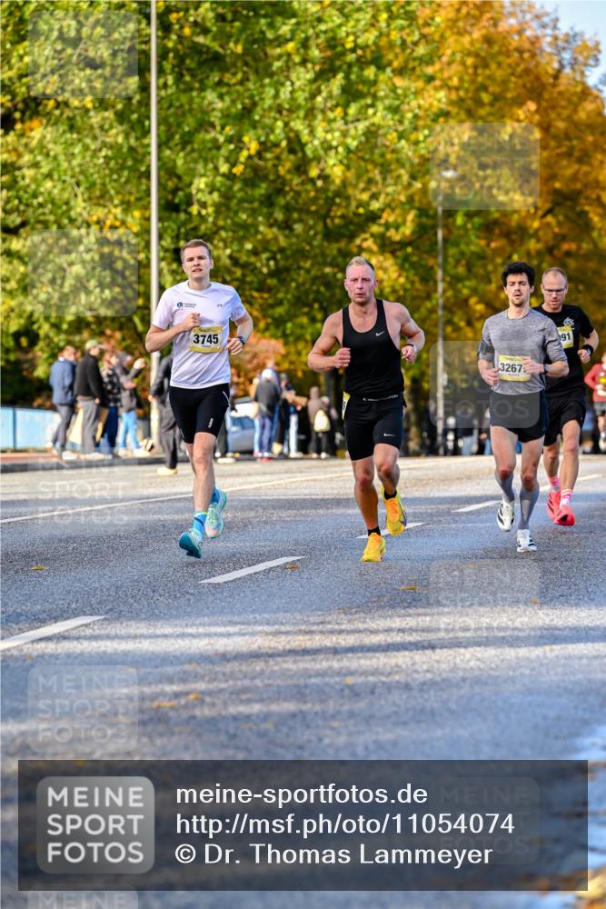 25.10.2026 - hella hamburg halbmarathon Dr. Thomas Lammeyer http://msf.ph/oto/11054074 25.10.2026 10:17:12 Kennedybrücke 3745, 3267, 91 meine-sportfotos.de