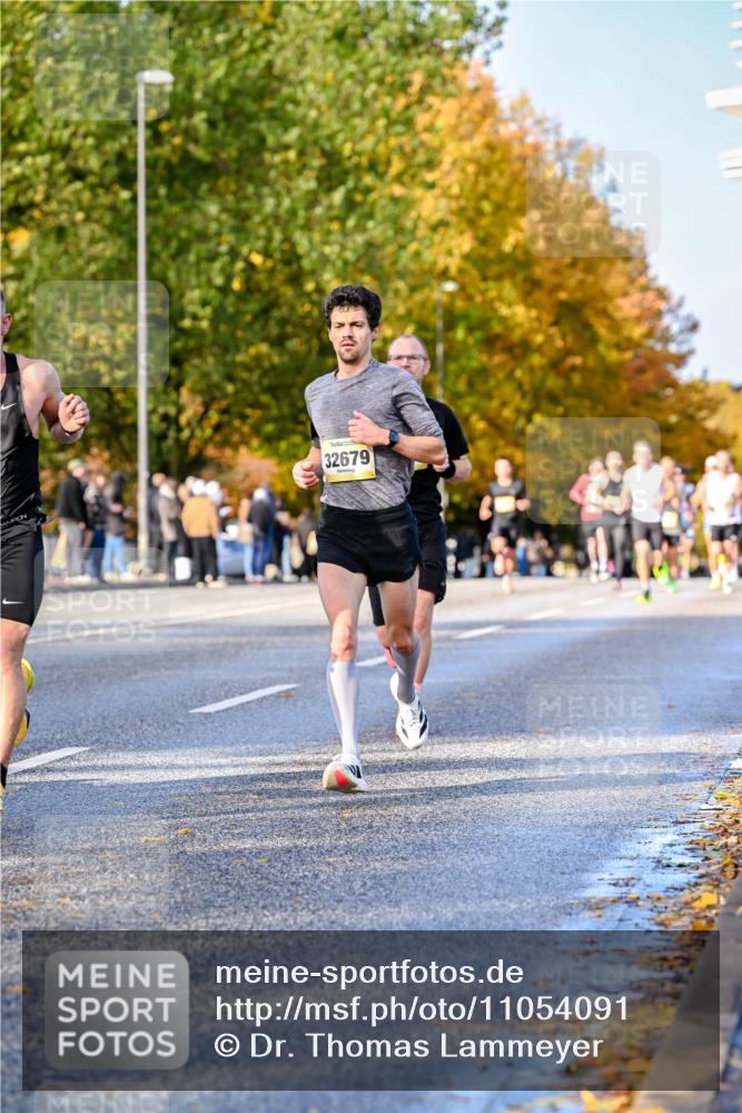 25.10.2026 - hella hamburg halbmarathon Dr. Thomas Lammeyer http://msf.ph/oto/11054091 25.10.2026 10:17:14 Kennedybrücke 32679 meine-sportfotos.de