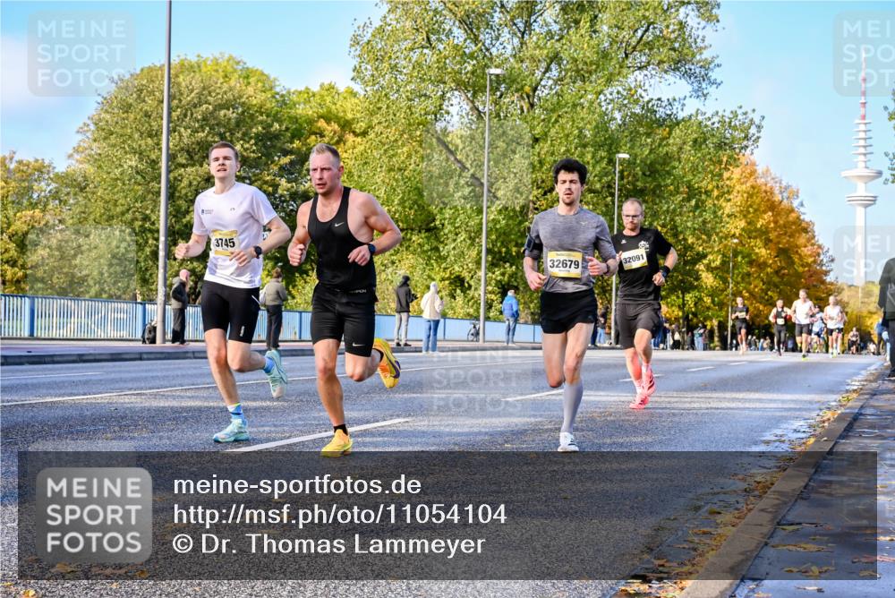 25.10.2026 - hella hamburg halbmarathon Dr. Thomas Lammeyer http://msf.ph/oto/11054104 25.10.2026 10:17:16 Kennedybrücke 3745, 32679, 32091 meine-sportfotos.de