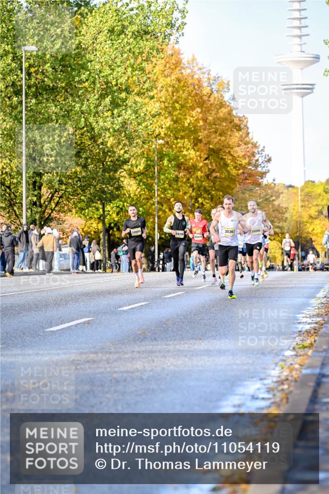25.10.2026 - hella hamburg halbmarathon Dr. Thomas Lammeyer http://msf.ph/oto/11054119 25.10.2026 10:17:18 Kennedybrücke 10985, 19706, 35367, 35006, 30870 meine-sportfotos.de