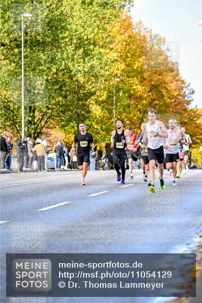 25.10.2026 - hella hamburg halbmarathon Dr. Thomas Lammeyer http://msf.ph/oto/11054129 25.10.2026 10:17:18 Kennedybrücke 10985, 19706, 30870, 3536, 35006 meine-sportfotos.de