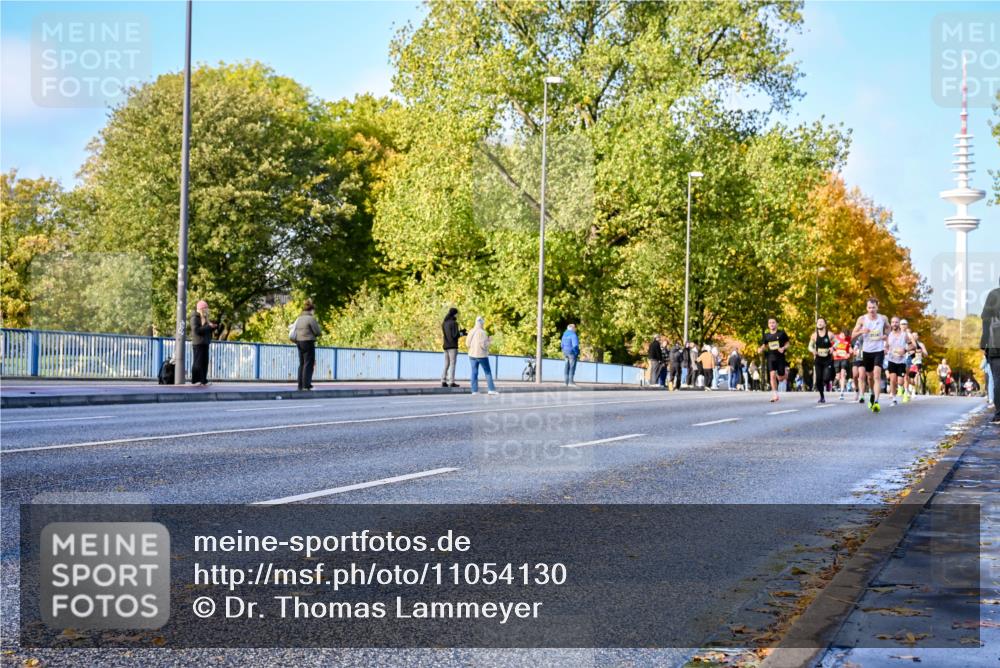 25.10.2026 - hella hamburg halbmarathon Dr. Thomas Lammeyer http://msf.ph/oto/11054130 25.10.2026 10:17:19 Kennedybrücke  meine-sportfotos.de