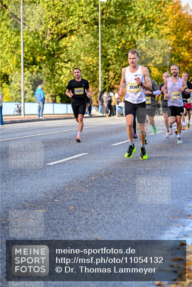 25.10.2026 - hella hamburg halbmarathon Dr. Thomas Lammeyer http://msf.ph/oto/11054132 25.10.2026 10:17:21 Kennedybrücke 10985, 35367, 97, 35006 meine-sportfotos.de