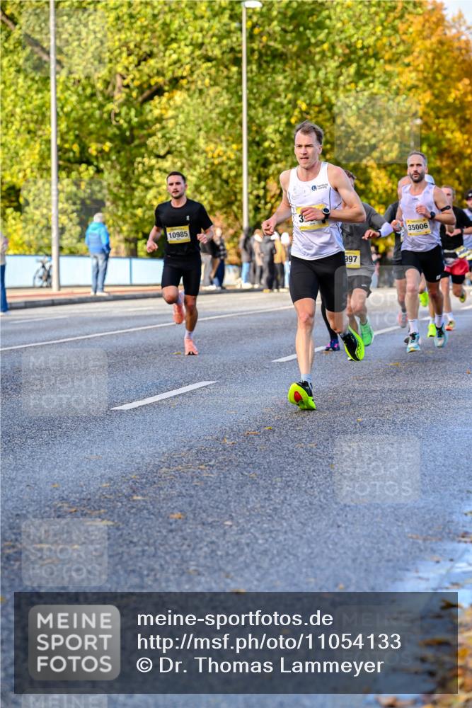 25.10.2026 - hella hamburg halbmarathon Dr. Thomas Lammeyer http://msf.ph/oto/11054133 25.10.2026 10:17:21 Kennedybrücke 10985, 997, 35006 meine-sportfotos.de
