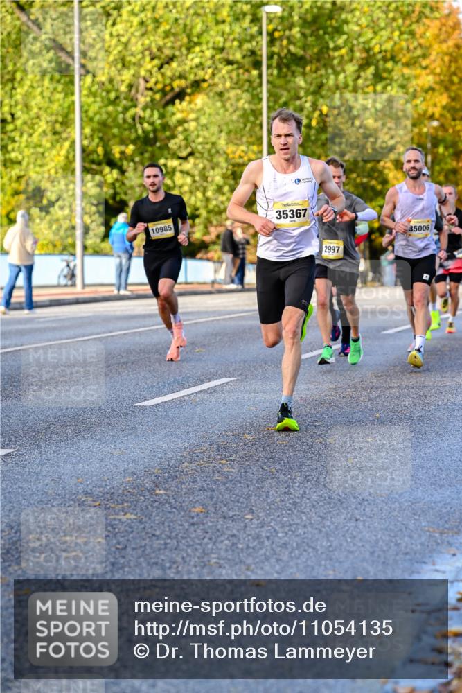 25.10.2026 - hella hamburg halbmarathon Dr. Thomas Lammeyer http://msf.ph/oto/11054135 25.10.2026 10:17:22 Kennedybrücke 10985, 35367, 2997, 35006 meine-sportfotos.de