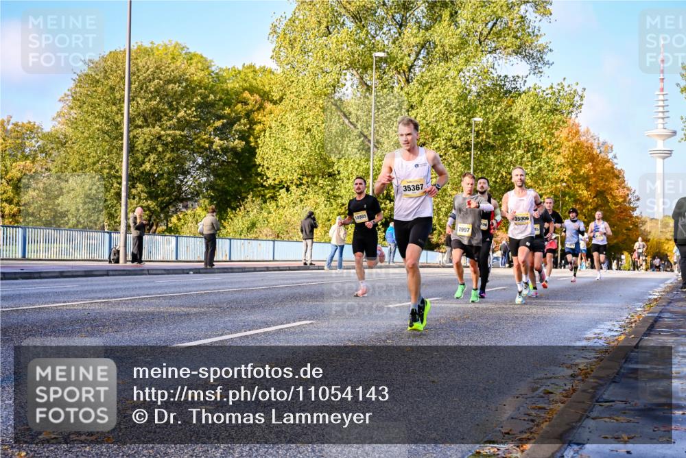 25.10.2026 - hella hamburg halbmarathon Dr. Thomas Lammeyer http://msf.ph/oto/11054143 25.10.2026 10:17:23 Kennedybrücke 10985, 35367, 2997, 35006, 45 meine-sportfotos.de