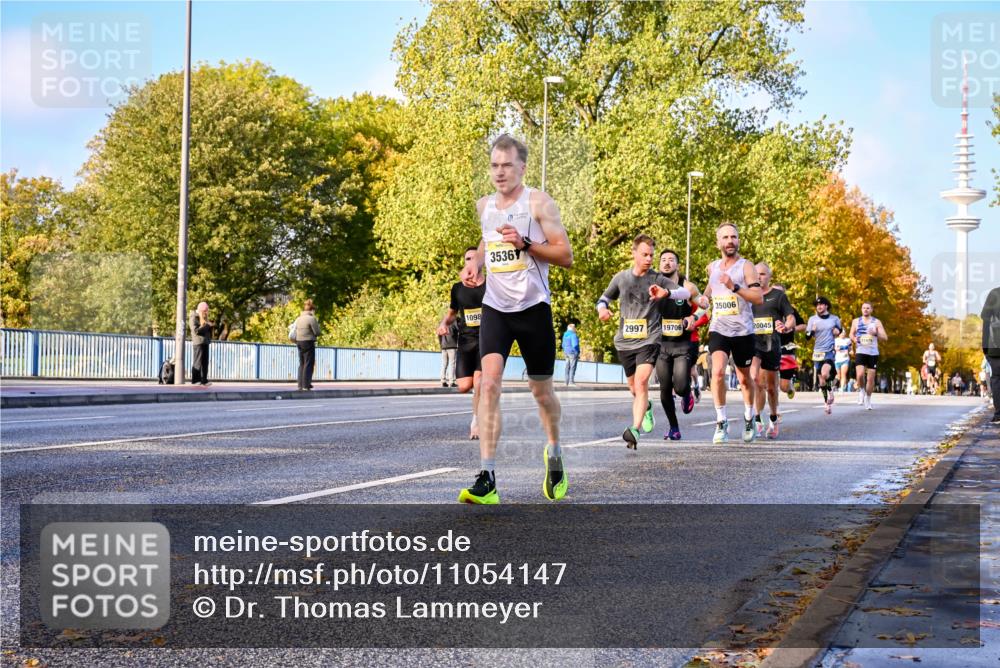 25.10.2026 - hella hamburg halbmarathon Dr. Thomas Lammeyer http://msf.ph/oto/11054147 25.10.2026 10:17:23 Kennedybrücke 35367, 1098, 2997, 19706, 35006, 20045 meine-sportfotos.de