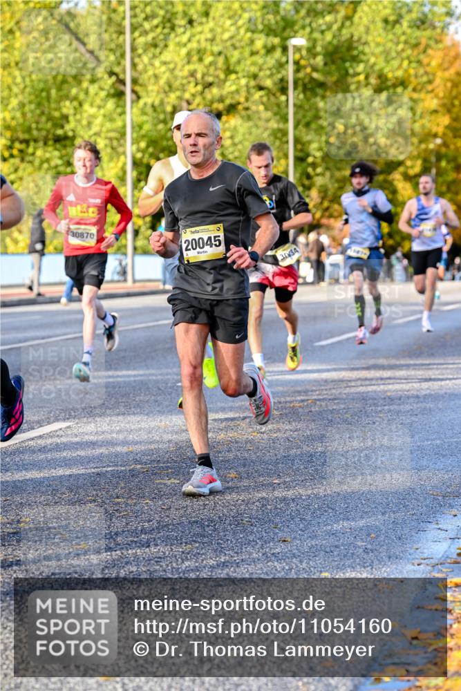 25.10.2026 - hella hamburg halbmarathon Dr. Thomas Lammeyer http://msf.ph/oto/11054160 25.10.2026 10:17:25 Kennedybrücke 30870, 20045, 3034 meine-sportfotos.de