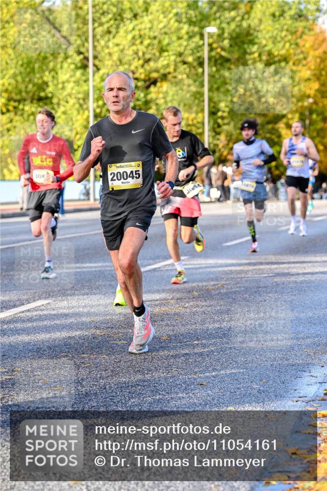 25.10.2026 - hella hamburg halbmarathon Dr. Thomas Lammeyer http://msf.ph/oto/11054161 25.10.2026 10:17:25 Kennedybrücke 308, 20045, 18, 3034 meine-sportfotos.de