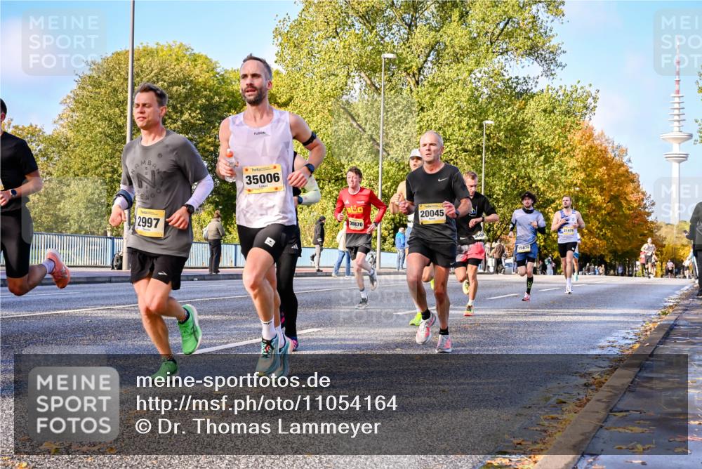 25.10.2026 - hella hamburg halbmarathon Dr. Thomas Lammeyer http://msf.ph/oto/11054164 25.10.2026 10:17:25 Kennedybrücke 2997, 35006, 20045, 30870, 15879, 21479 meine-sportfotos.de