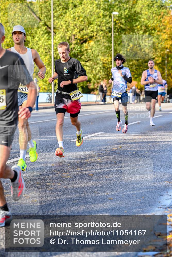 25.10.2026 - hella hamburg halbmarathon Dr. Thomas Lammeyer http://msf.ph/oto/11054167 25.10.2026 10:17:25 Kennedybrücke 5, 218, 30, 34, 15879 meine-sportfotos.de