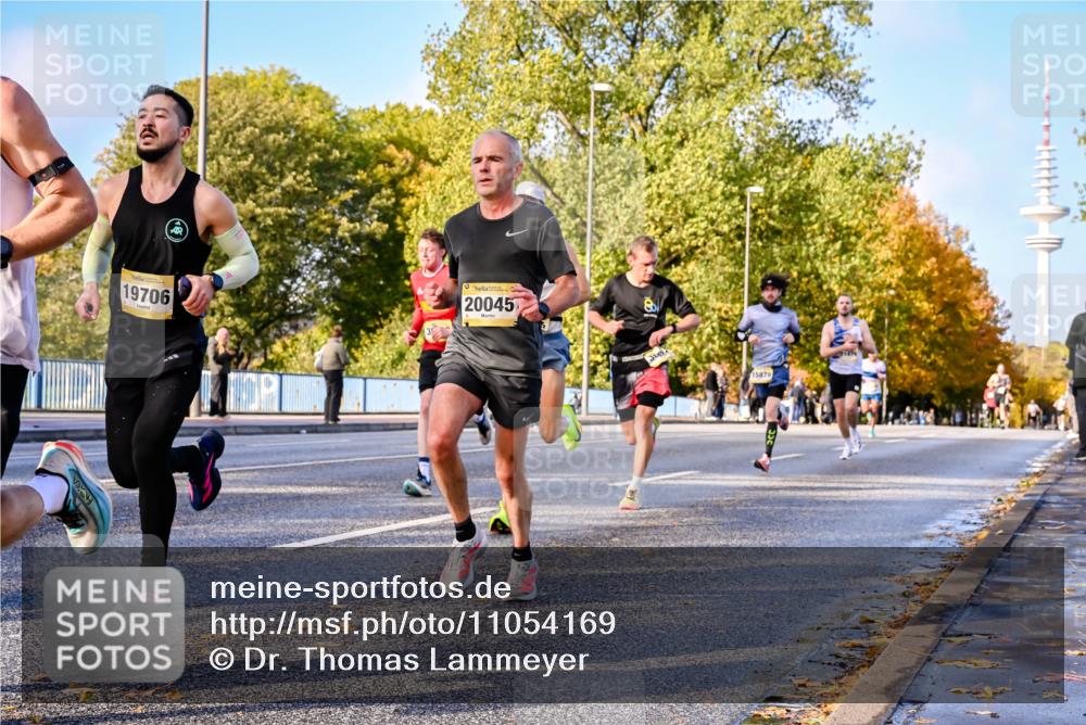25.10.2026 - hella hamburg halbmarathon Dr. Thomas Lammeyer http://msf.ph/oto/11054169 25.10.2026 10:17:26 Kennedybrücke 19706, 20045, 15879 meine-sportfotos.de