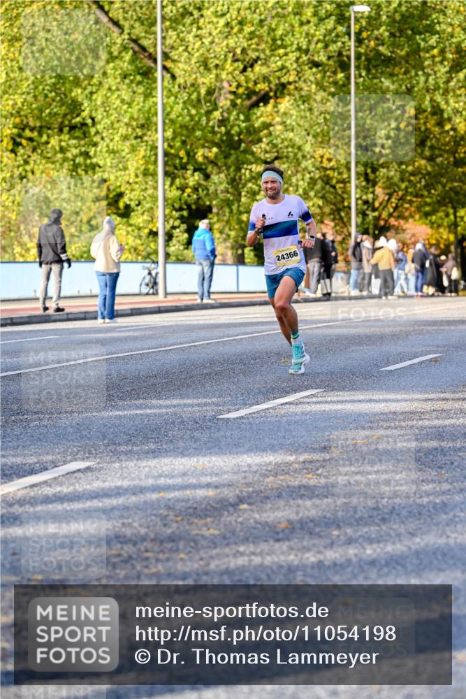 25.10.2026 - hella hamburg halbmarathon Dr. Thomas Lammeyer http://msf.ph/oto/11054198 25.10.2026 10:17:29 Kennedybrücke 24366 meine-sportfotos.de
