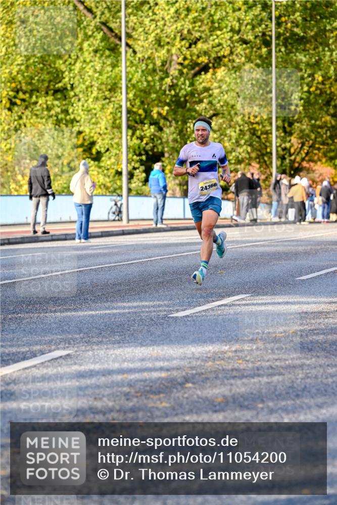 25.10.2026 - hella hamburg halbmarathon Dr. Thomas Lammeyer http://msf.ph/oto/11054200 25.10.2026 10:17:29 Kennedybrücke 24366 meine-sportfotos.de