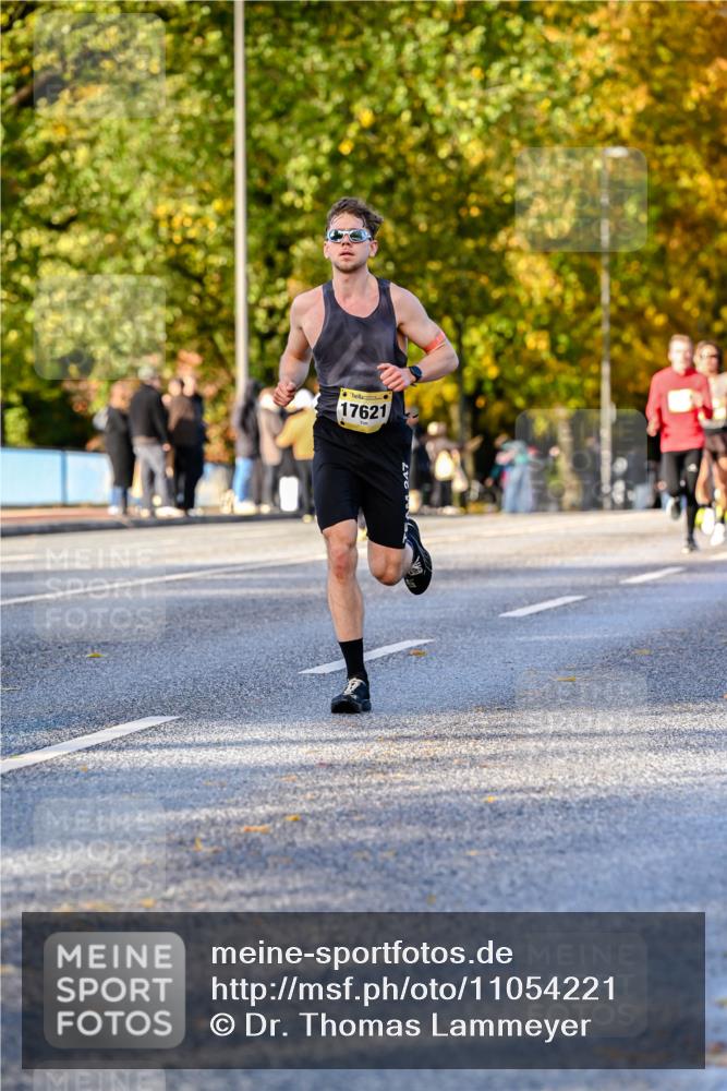 25.10.2026 - hella hamburg halbmarathon Dr. Thomas Lammeyer http://msf.ph/oto/11054221 25.10.2026 10:17:33 Kennedybrücke 17621 meine-sportfotos.de