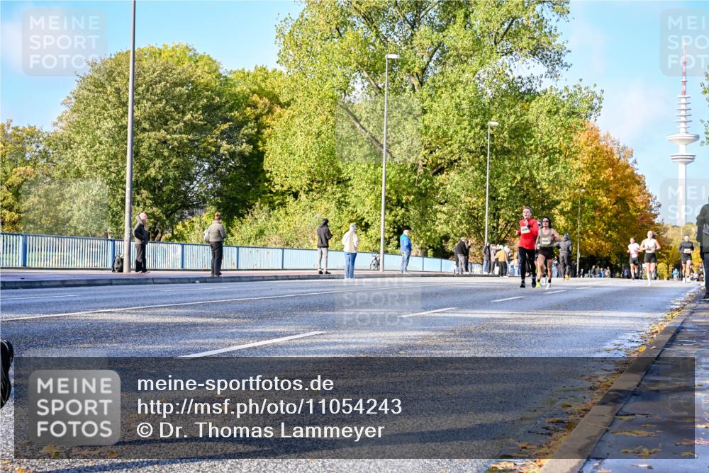 25.10.2026 - hella hamburg halbmarathon Dr. Thomas Lammeyer http://msf.ph/oto/11054243 25.10.2026 10:17:37 Kennedybrücke  meine-sportfotos.de