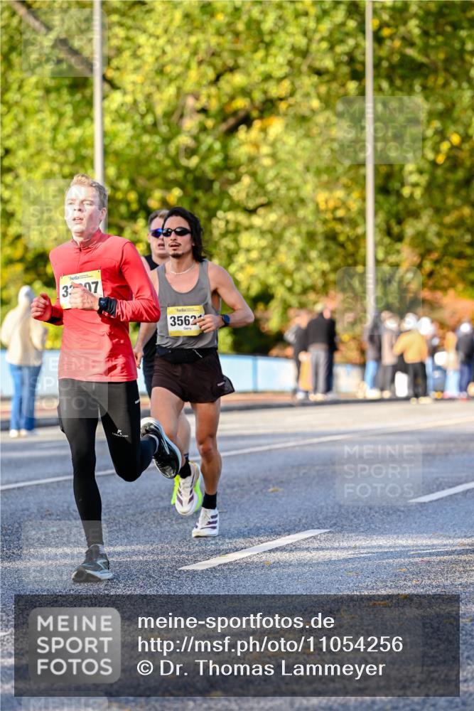 25.10.2026 - hella hamburg halbmarathon Dr. Thomas Lammeyer http://msf.ph/oto/11054256 25.10.2026 10:17:40 Kennedybrücke 307, 3562 meine-sportfotos.de