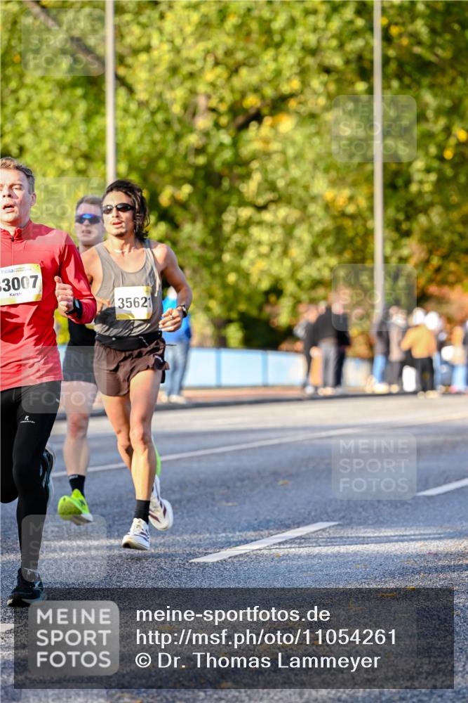 25.10.2026 - hella hamburg halbmarathon Dr. Thomas Lammeyer http://msf.ph/oto/11054261 25.10.2026 10:17:40 Kennedybrücke 3007, 35621 meine-sportfotos.de