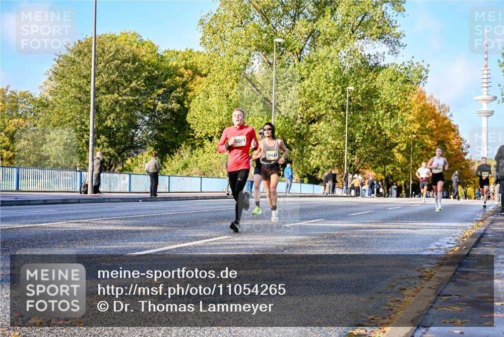 25.10.2026 - hella hamburg halbmarathon Dr. Thomas Lammeyer http://msf.ph/oto/11054265 25.10.2026 10:17:40 Kennedybrücke 3007, 35621, 4164, 8584 meine-sportfotos.de