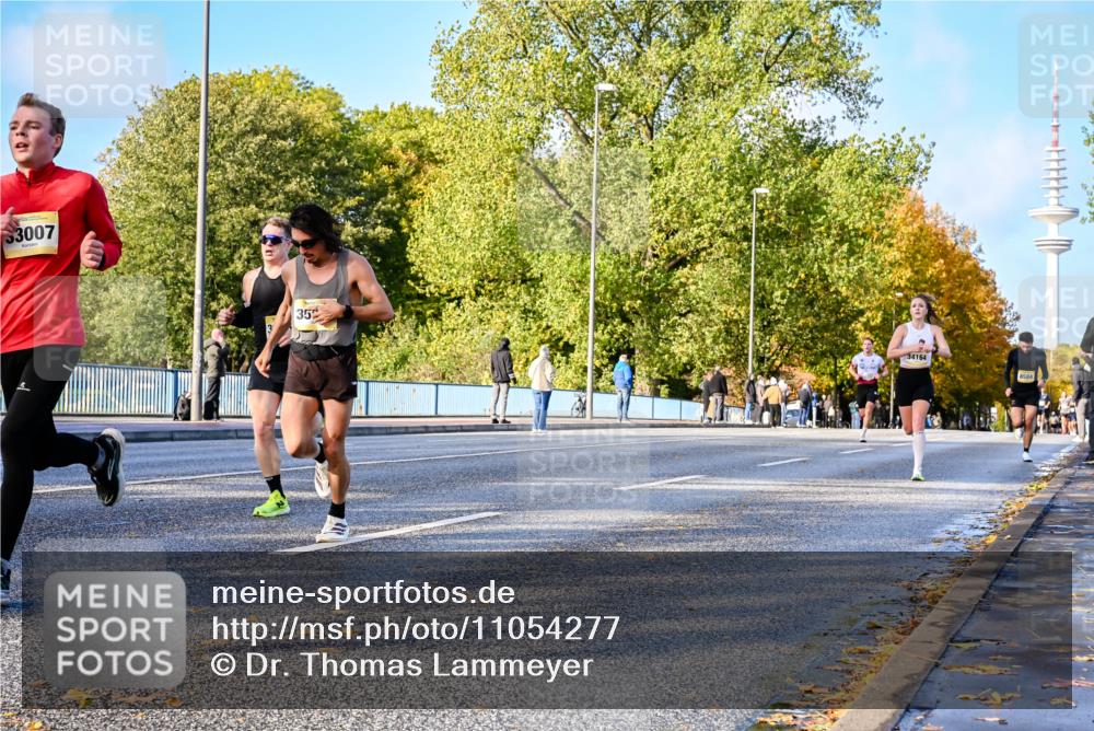 25.10.2026 - hella hamburg halbmarathon Dr. Thomas Lammeyer http://msf.ph/oto/11054277 25.10.2026 10:17:42 Kennedybrücke 3007, 35, 34164, 8584 meine-sportfotos.de